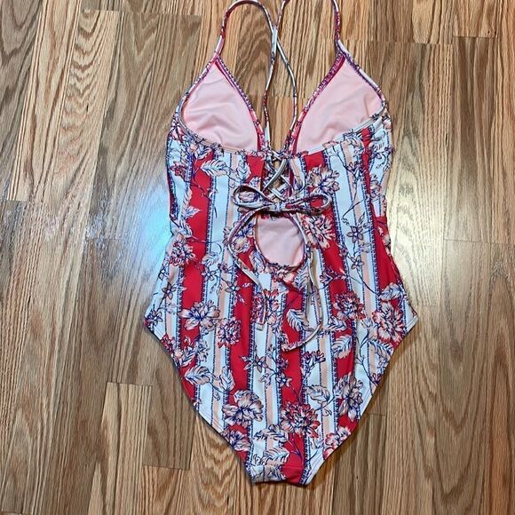 Strappy One-Piece Floral Swimsuit   - Picture 6 of 9